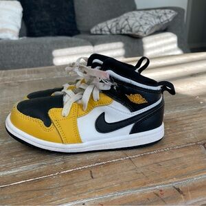 Nike Toddler Air Jordan 1 Mid sneakers shoes in the "Yellow Ochre" size 9.5